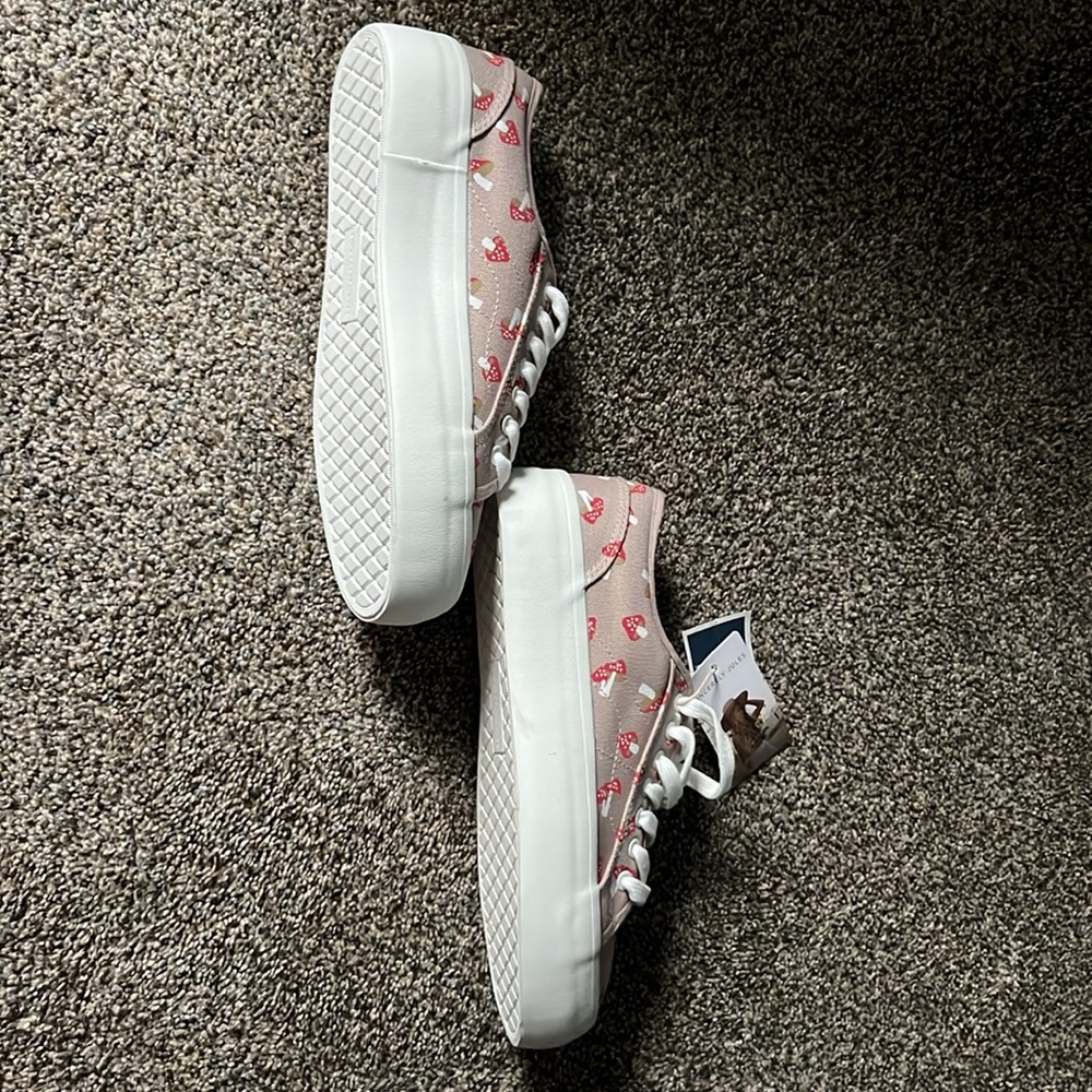 Sneakers - Picture 3 of 4